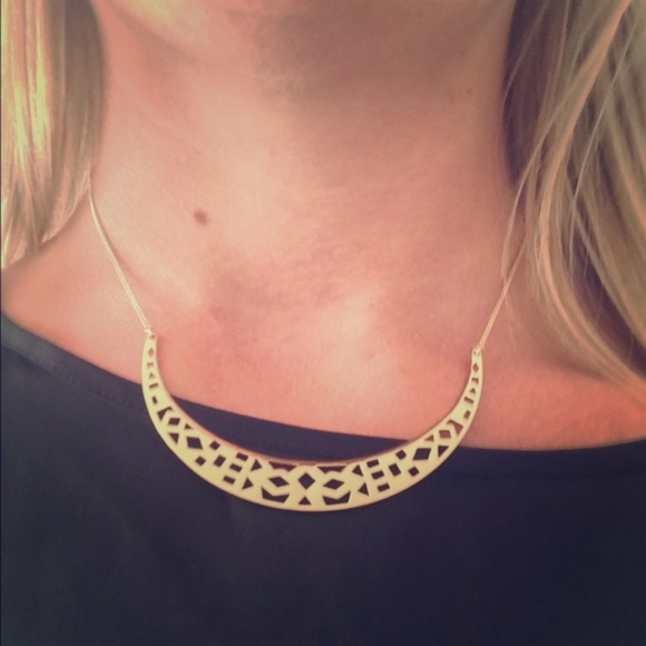 :: Stella & Dot GOLD Avalon Crescent Necklace - Picture 4 of 7